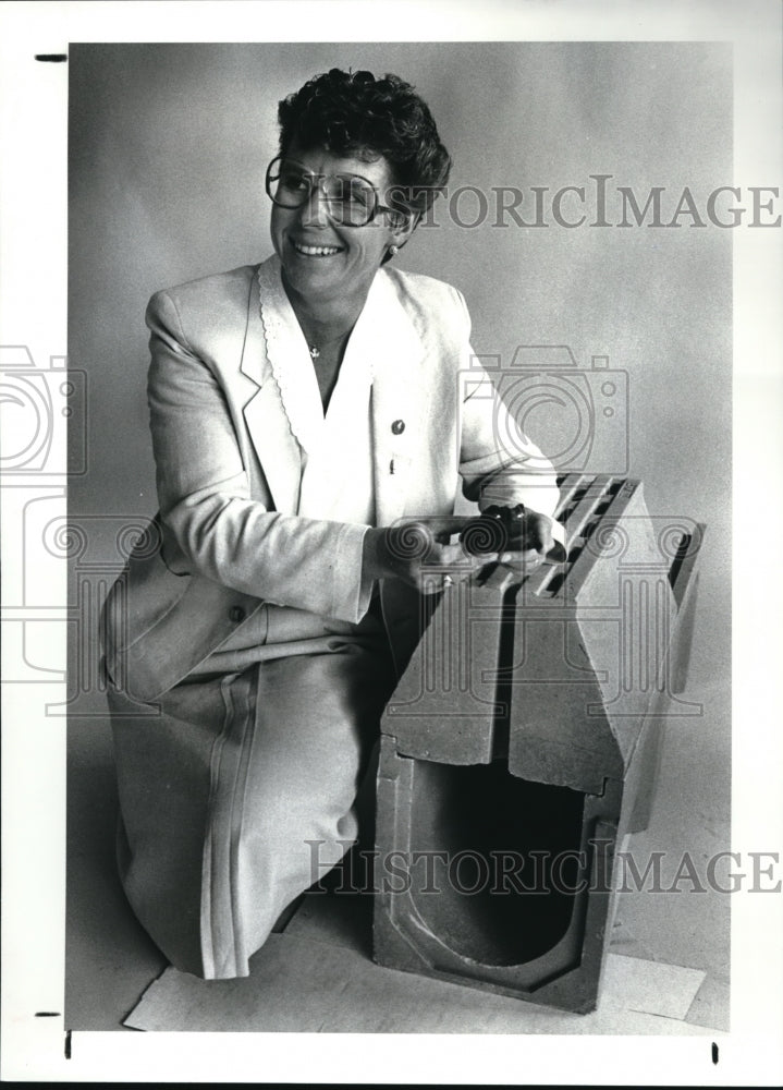 1987 Press Photo Barbara C. Gorby at the ACO Products plant in Chardon- Historic Images