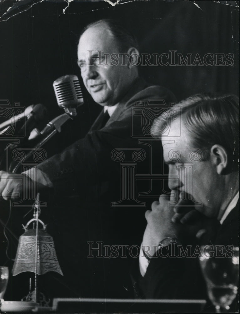 1968 Press Photo Wm. B Saxbe &amp; John J. Gilligan during City Club debate- Historic Images
