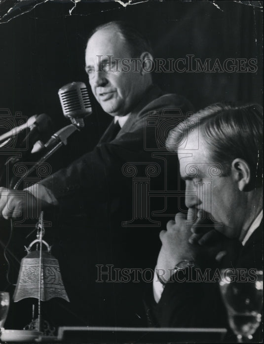 1968 Press Photo Wm. B Saxbe & John J. Gilligan during City Club debate- Historic Images