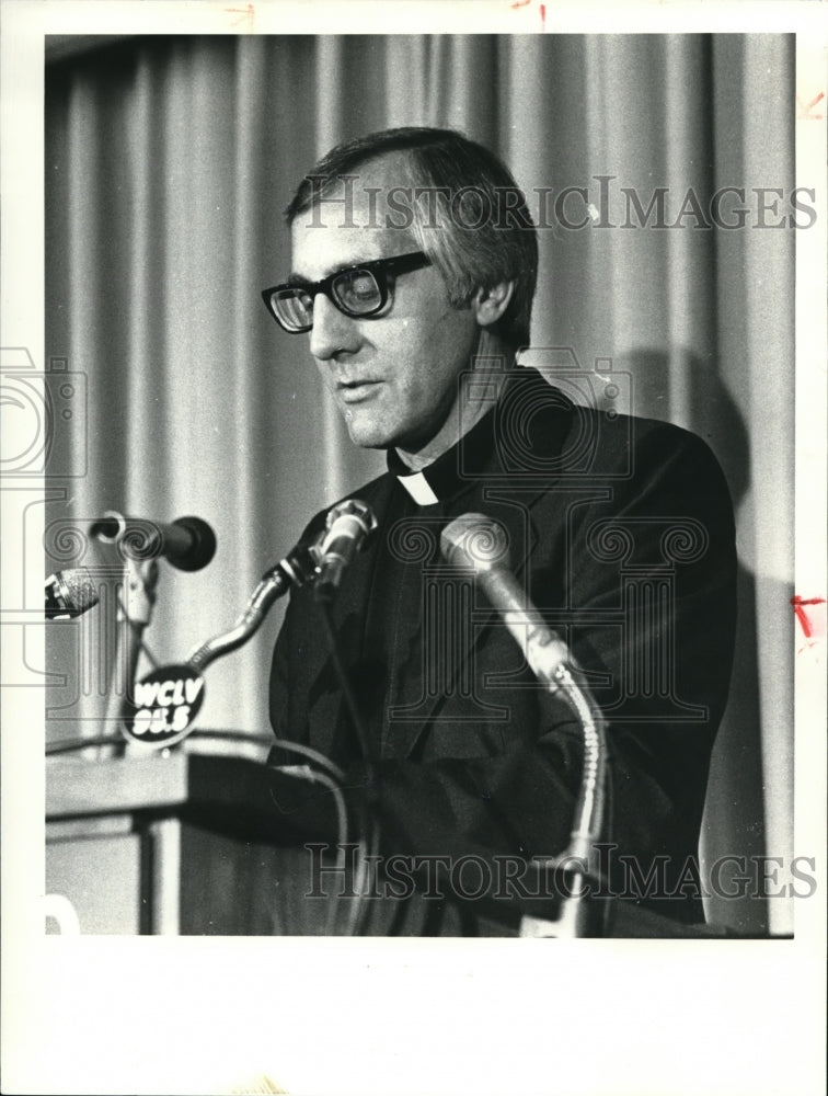 1980 Press Photo Rev. Thomas J. Gumbleton at Detroit - Historic Images