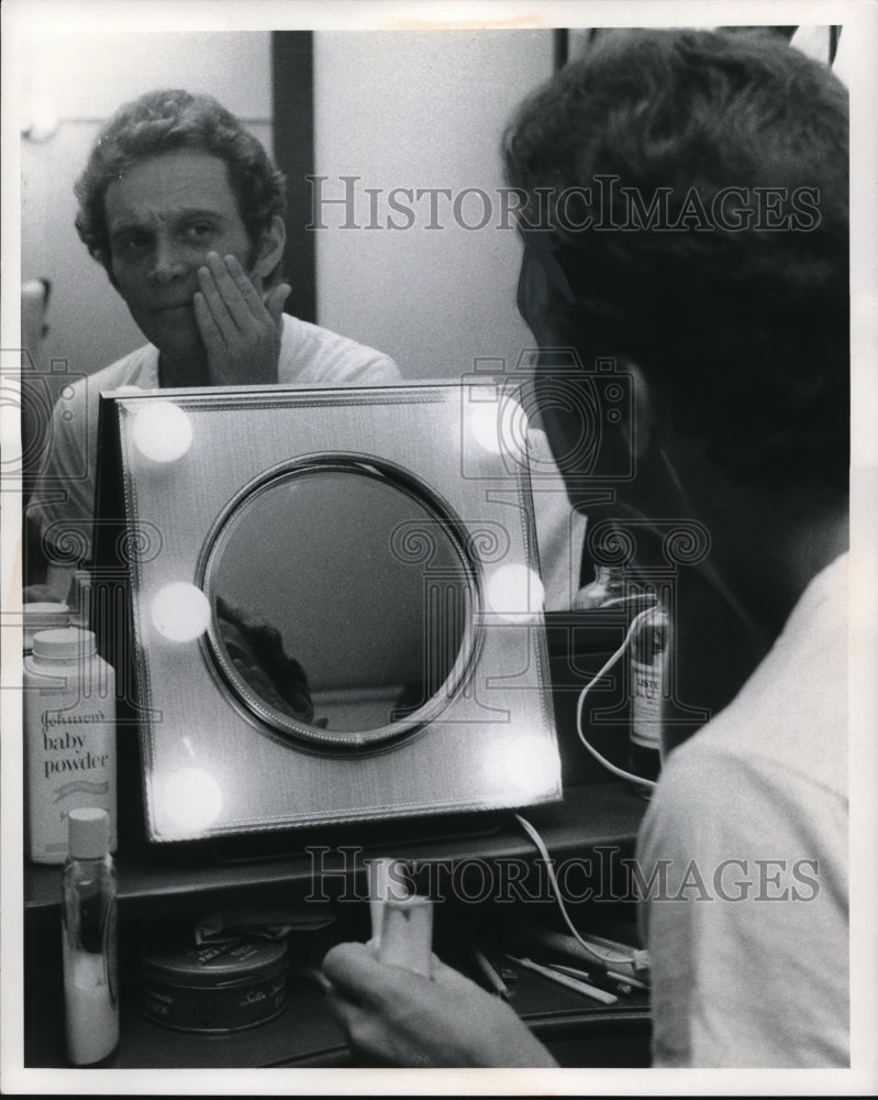 1969 Press Photo Joel Grey Actor gets ready for George M - Historic Images