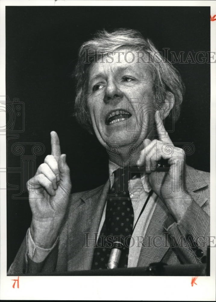 1981 Press Photo Michael Harrington Author and Liberal Ecomist at Cleveland Univ- Historic Images