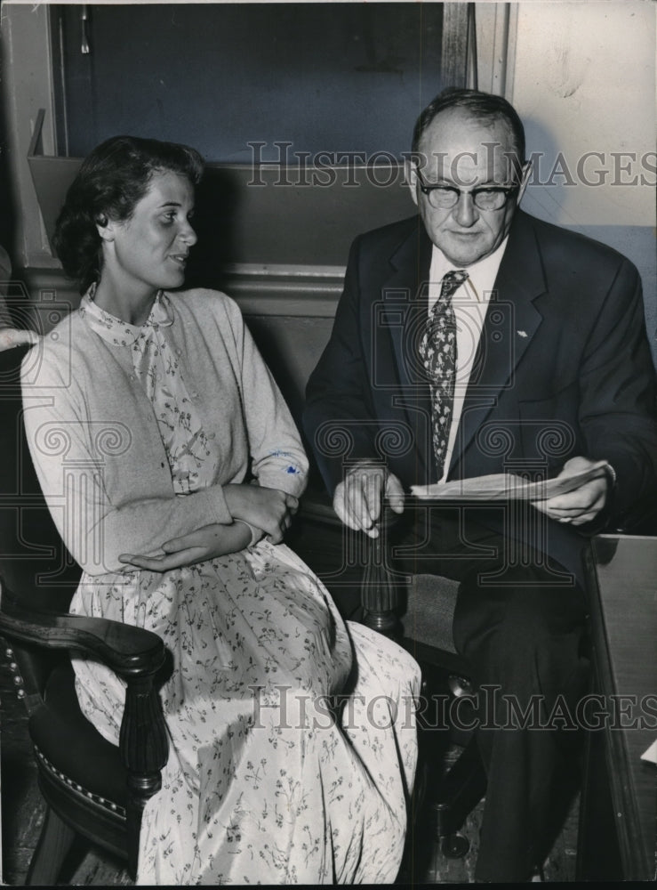 1954 Press Photo Susan Hayes questioned about murder- Historic Images