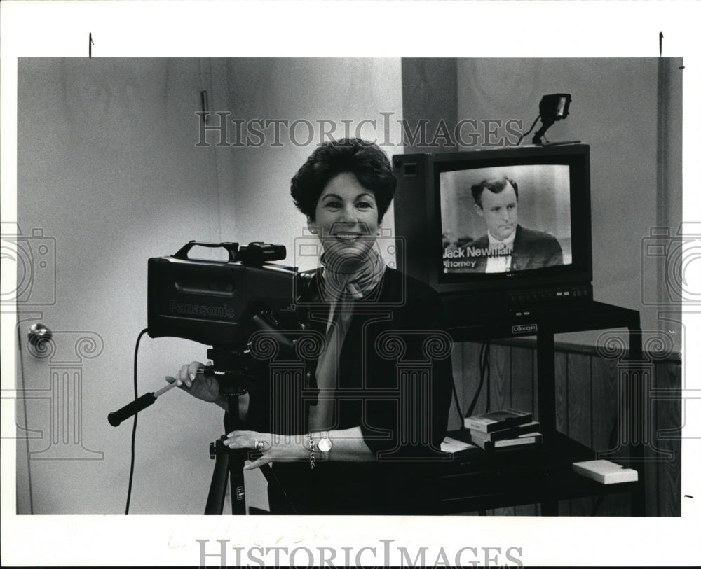 1991 Press Photo Sally Henkel handles media training- Historic Images