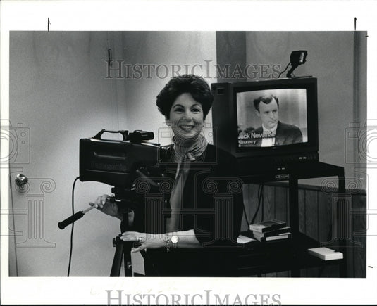 1991 Press Photo Sally Henkel handles media training- Historic Images