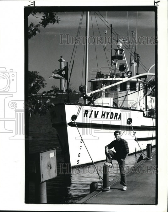1986 Press Photo Charles Herdendorf with RV research vessel, Hydra- Historic Images