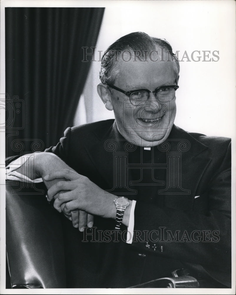 1974 Press Photo Bishop James Hickey Catholic Diocese - cva17719