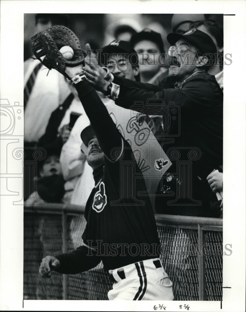 1991 Press Photo Chris James of the Indians during a workout at the stadium- Historic Images