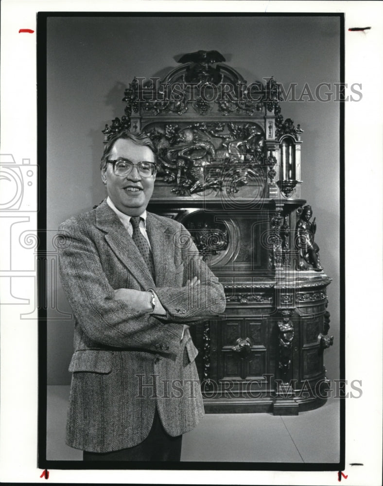 1986 Press Photo Director Evan turner of the Art Museum in the Review Show- Historic Images