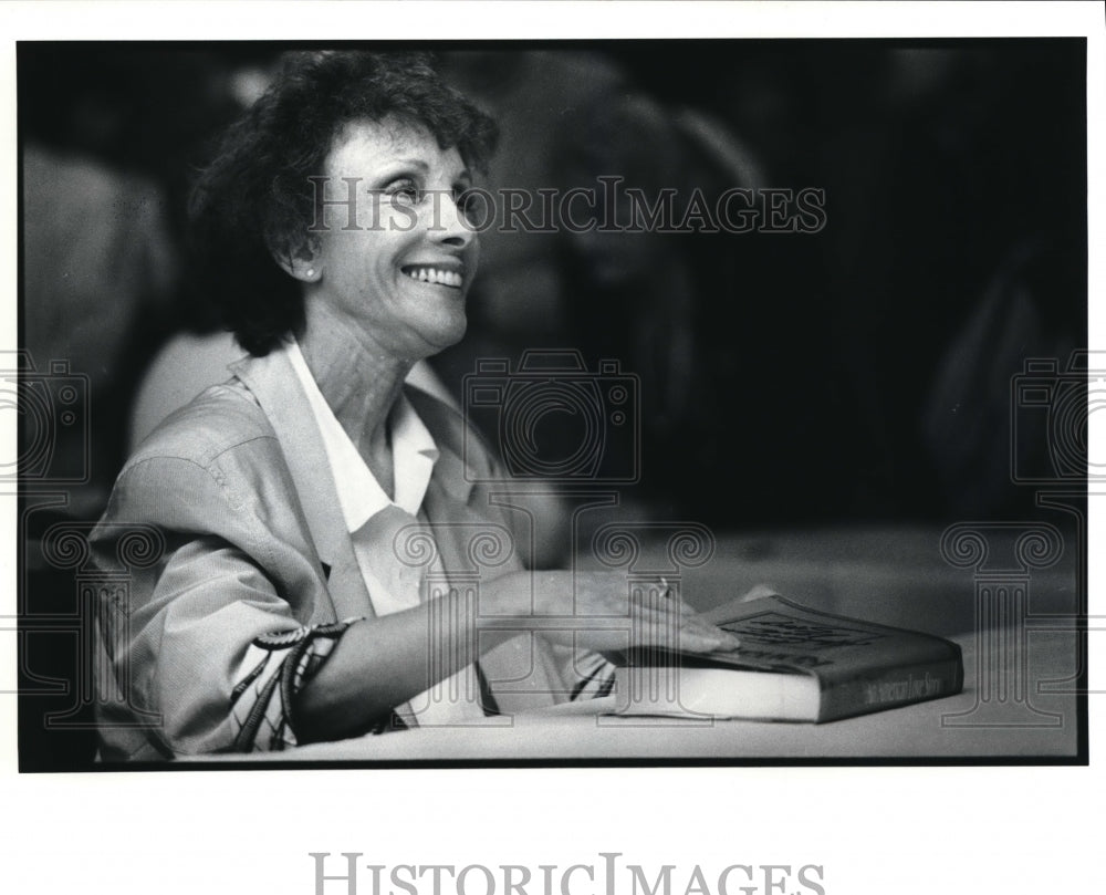 1990 Press Photo Rona Jaffe at her book signing and luncheon- Historic Images