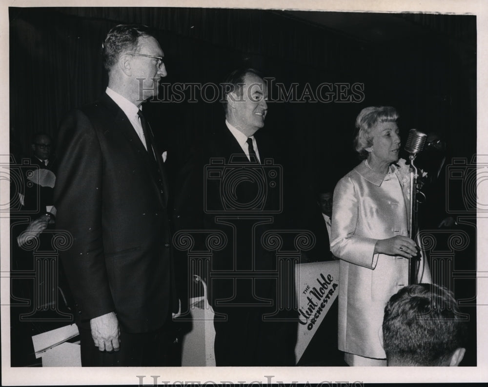 1966 Press Photo Mayor Ralph S. Locher and Vice President &amp; Mrs Hubert Humphrey- Historic Images