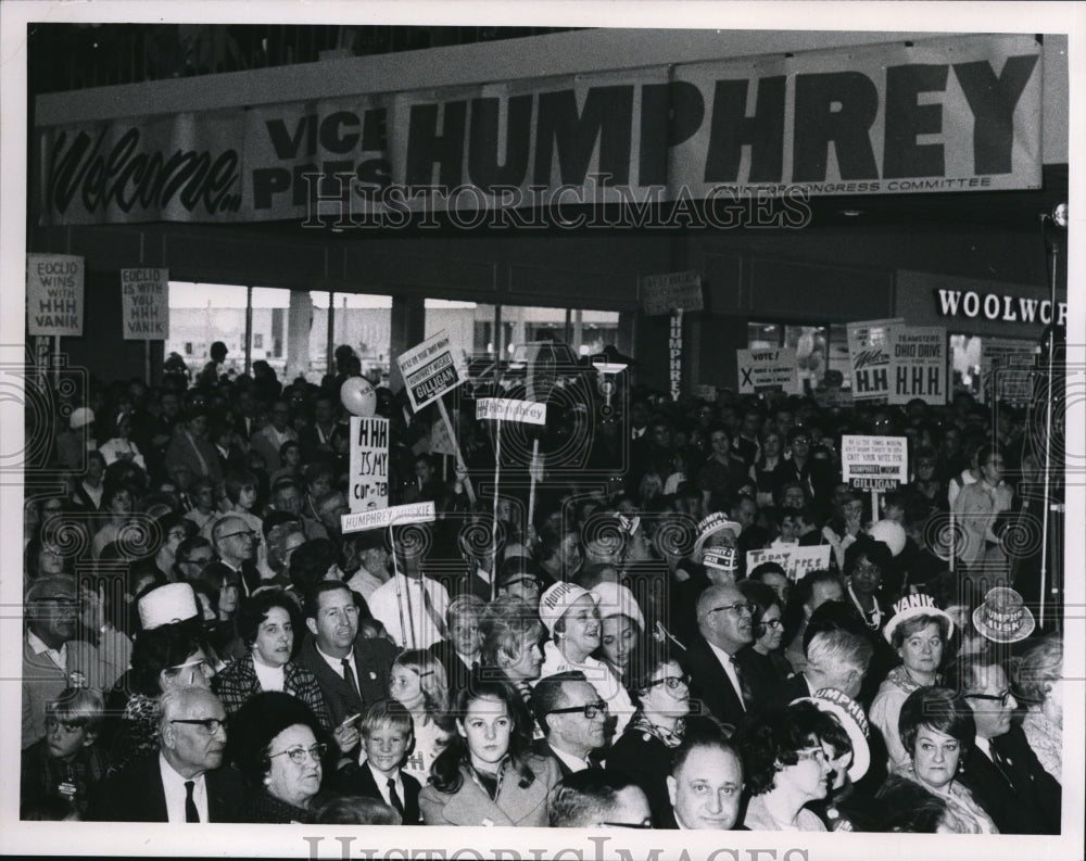 1968 Press Photo Vice Pres. Hubert H Humphrey Presidential campaign at Ohio - Historic Images