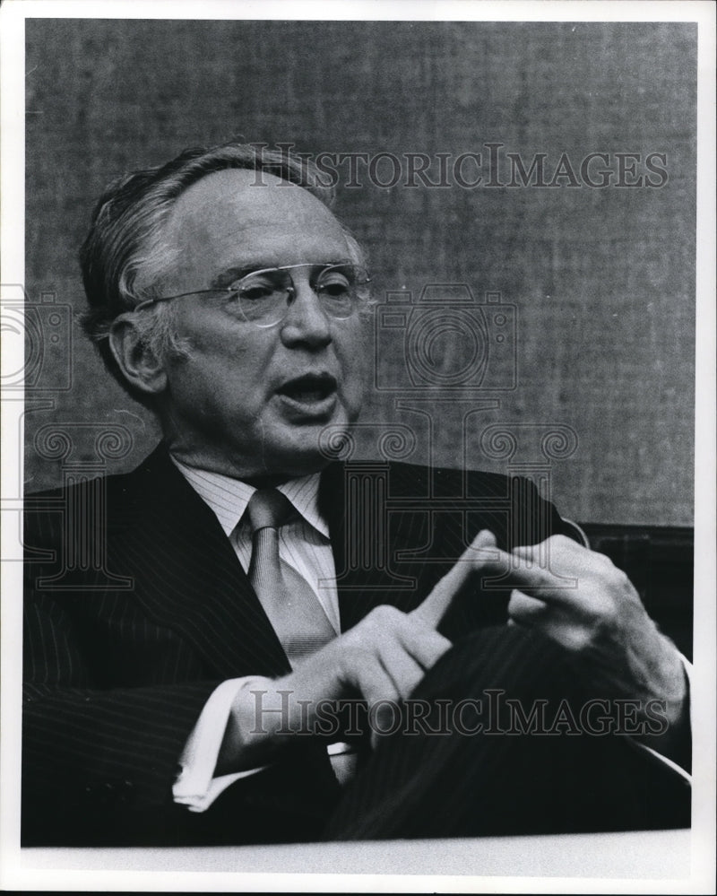 Load image into Gallery viewer, 1974 Press Photo Board Chairman Robert Hunter of the Weatherhead - cva18430
