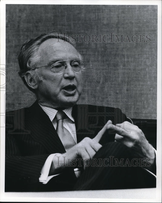 1974 Press Photo Board Chairman Robert Hunter of the Weatherhead - cva18430