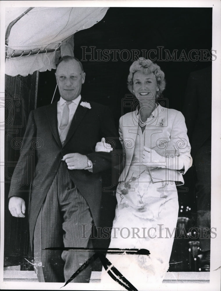 1960 Press Photo Mr. &amp; Mrs. Gilbert Humphrey at their daughter&#39;s wedding- Historic Images