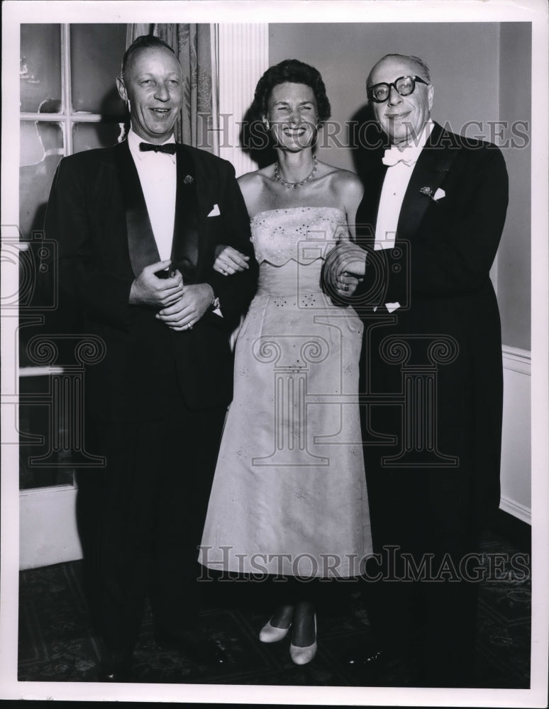 1958 Press Photo Mr. and Mrs. Gilbert W. Humphrey with Mr. George Szell- Historic Images