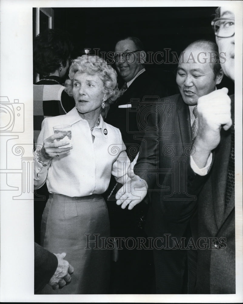 1973 Press Photo Mrs.Gilbert Humphrey and Dr Sam Sato at Metropolitan Opera - Historic Images