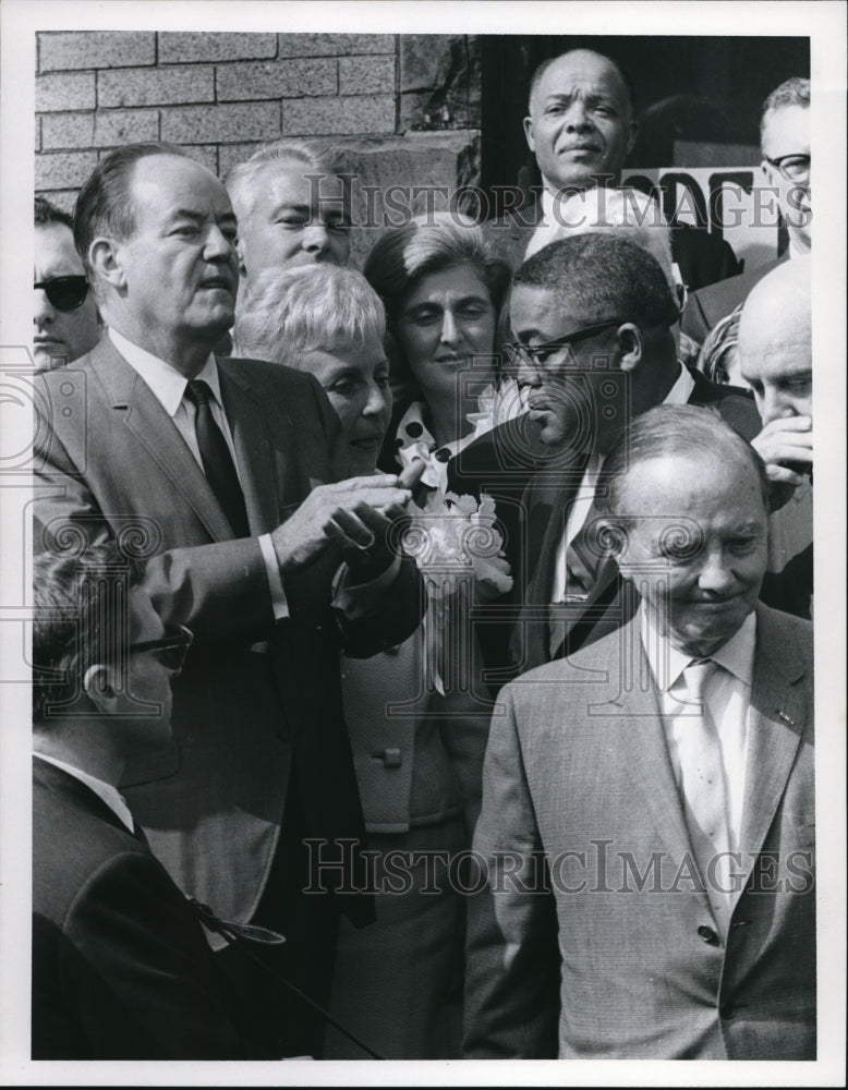 1966 Press Photo Vice President Hubert H. Humphrey&#39;s visit in Cleveland- Historic Images