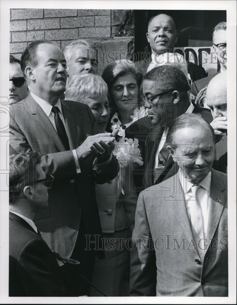 1966 Press Photo Vice President Hubert H. Humphrey's visit in Cleveland- Historic Images