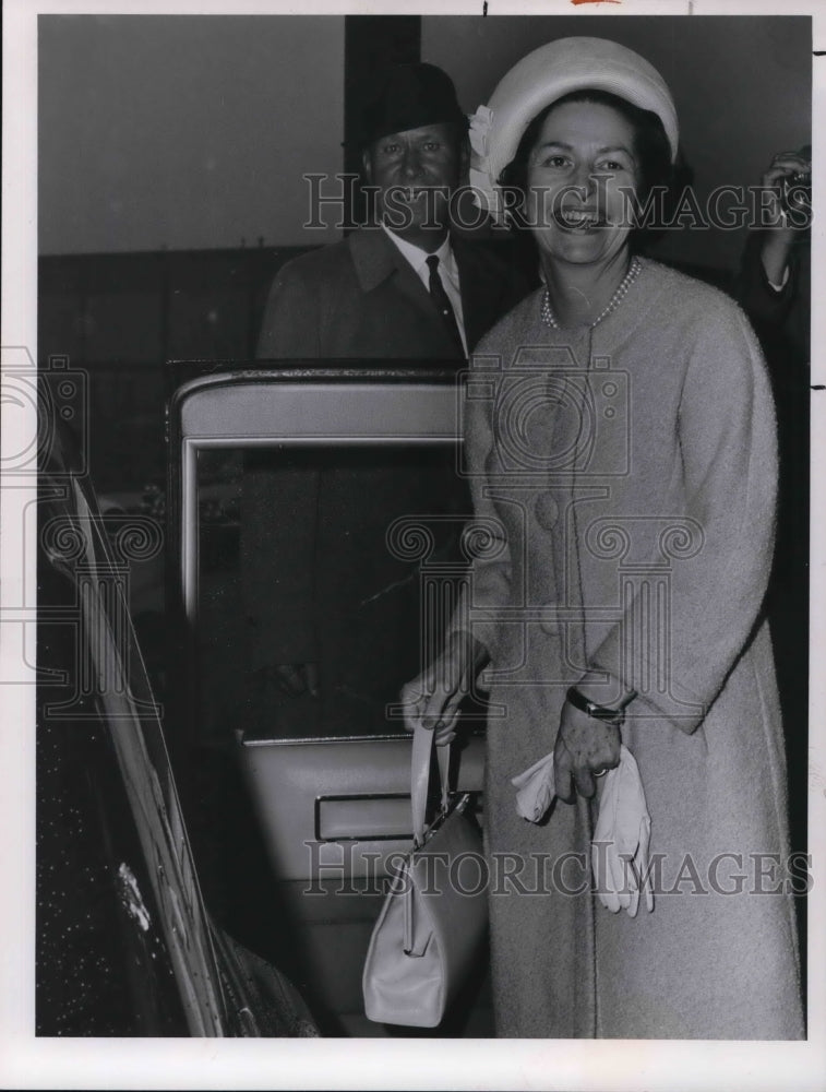 1964 Press Photo Mrs Lyndon B. Johnson and Airport Commissioner Donald Patrick- Historic Images