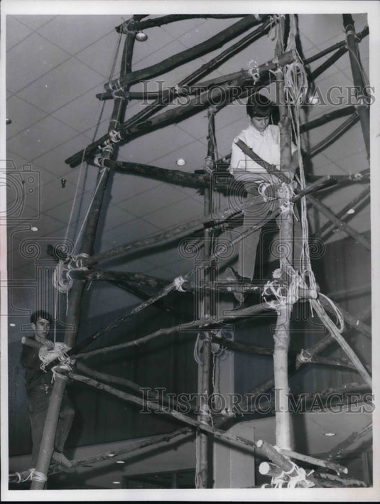 1968 Press Photo Scouts David Soghy & Jeff Phillips Construct Signal Tower Parma- Historic Images