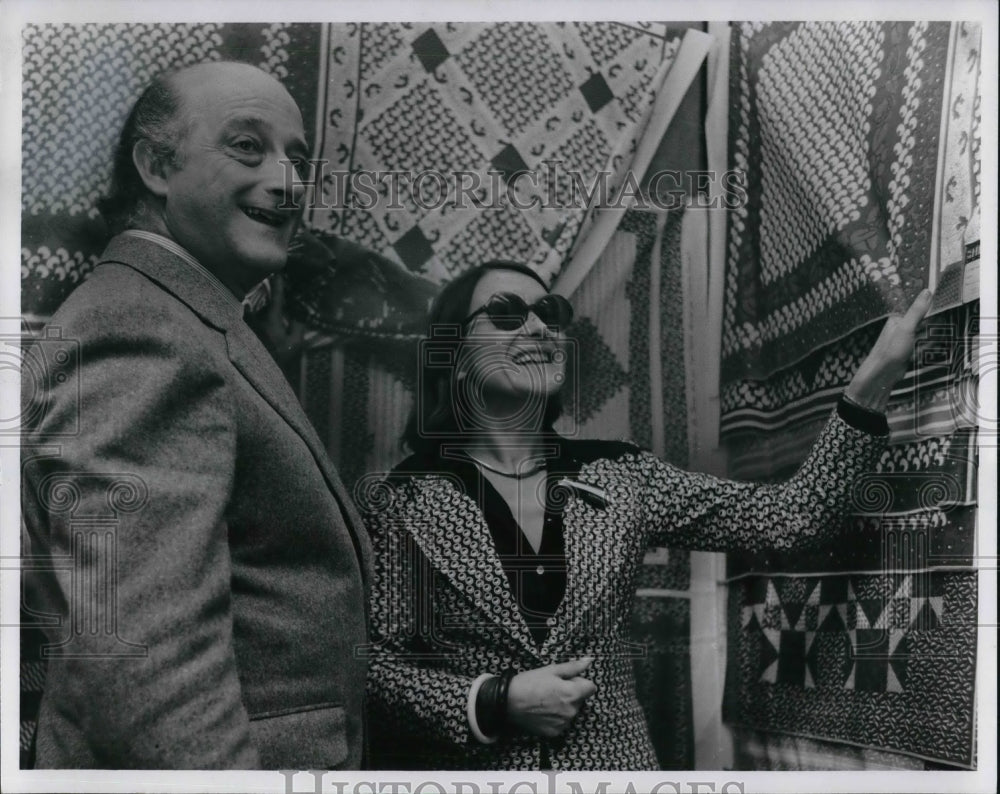 1975 Press Photo Yves and Michelle Halard of Paris with collection of Fabrics- Historic Images