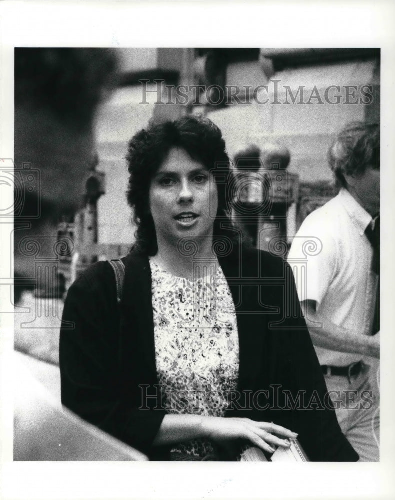 1986 Press Photo Agent Lorraine Hlavin of the Labor Department- Historic Images