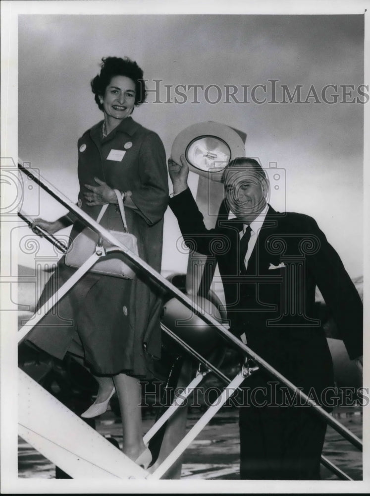 1960 Press Photo Mr. and Mrs. L.B. Johnson at Cleveland Airport- Historic Images