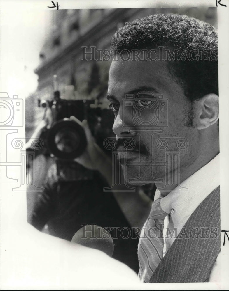 1984 Press Photo Councilman  Jeffrey Johnson at a press conference - Historic Images