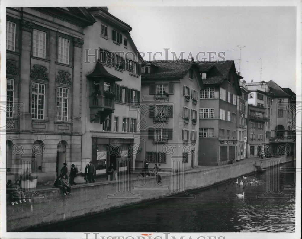 1972 Press Photo Scene along Limmat River, Zurich, Switzerland- Historic Images