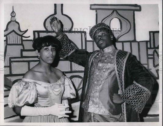 1967 Press Photo Louis Davis & Idolia Johnson in King and I at Glenville High- Historic Images