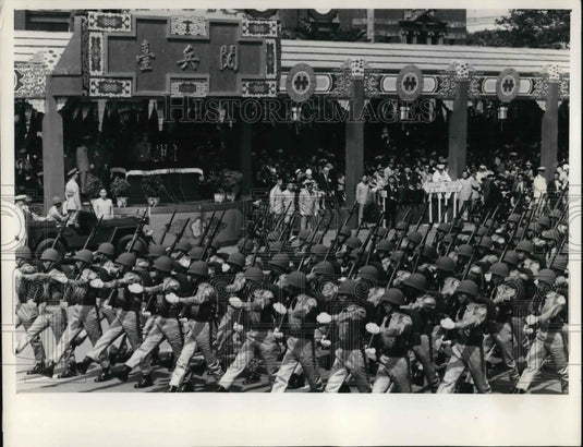 1960 Press Photo Units from the Quemoy and Matsu garrisons march past the review- Historic Images