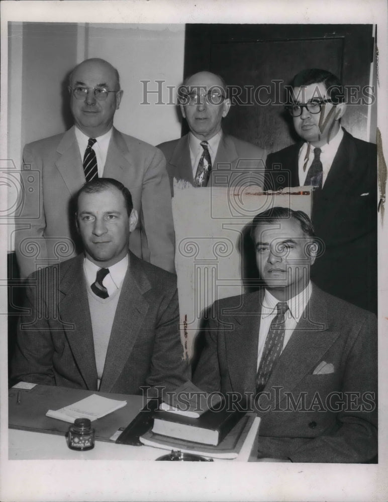 1954 Press Photo  Dr. Joseph Solomon poses with the Ohio State Racing Committee- Historic Images