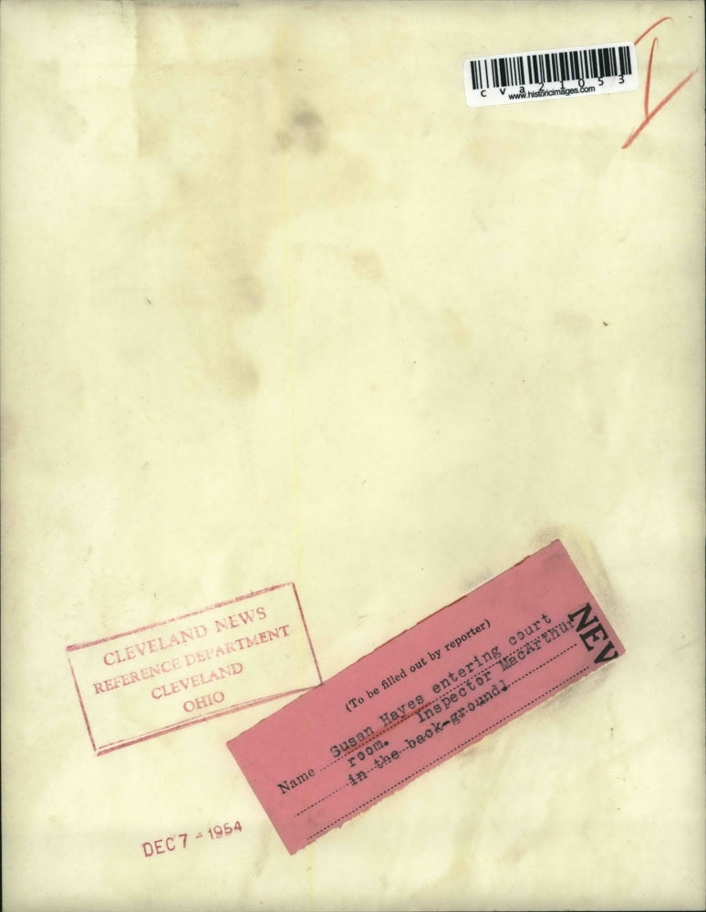 1954 Press Photo Susan Hayes with Inspector MacArthur Entering Court Room