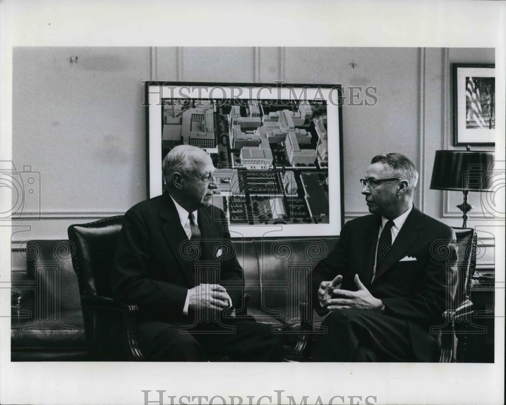 1962 Press Photo GM Humphrey &amp; JD Wright discuss University Medical Program- Historic Images