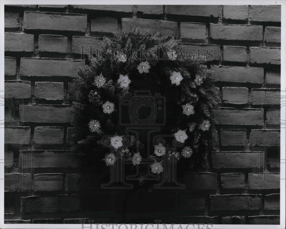 1972 Press Photo The exterior Christmas decorations - cva23170- Historic Images