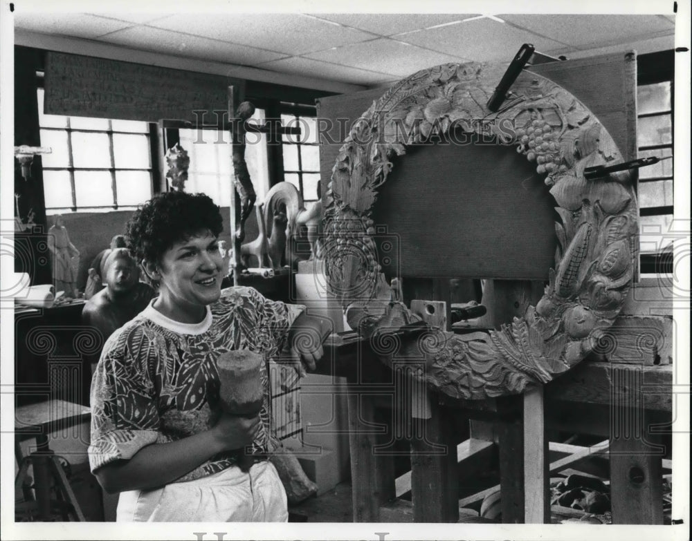 1989 Press Photo Victoria Koen in her studio - Historic Images