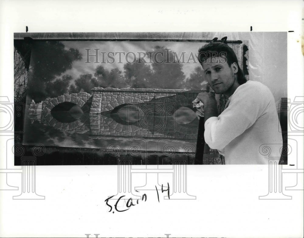 1991 Press Photo Artist George Kozmon in his studio- Historic Images