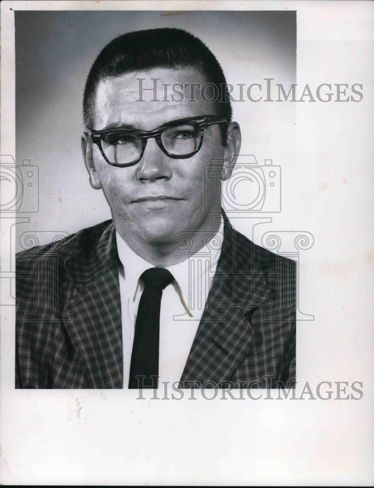 1963 Press Photo David Kent, reporter in Akron Bureau succeeds Ashbolt - Historic Images