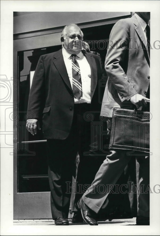 1986 Press Photo Jackie Presser leaves Federal Building- Historic Images