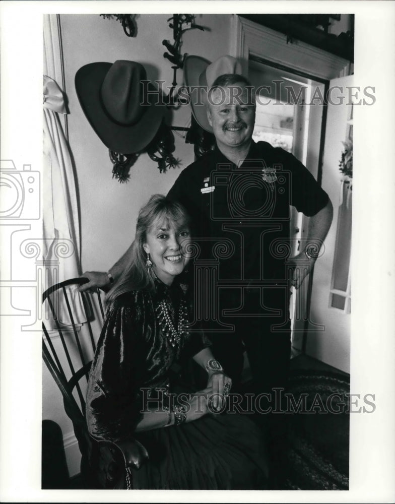 Load image into Gallery viewer, 1991 Press Photo Lt. Gary and Nancy Johnston run Shaker's Safety Town
