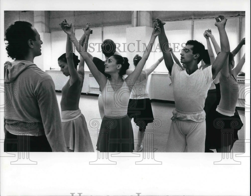 1988 Press Photo Artistic director of The Cleveland Ballet, Dennis Nahat- Historic Images