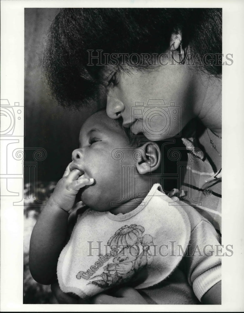 1987 Press Photo Deena Johnson, 19, Darnell, who was born blind- Historic Images