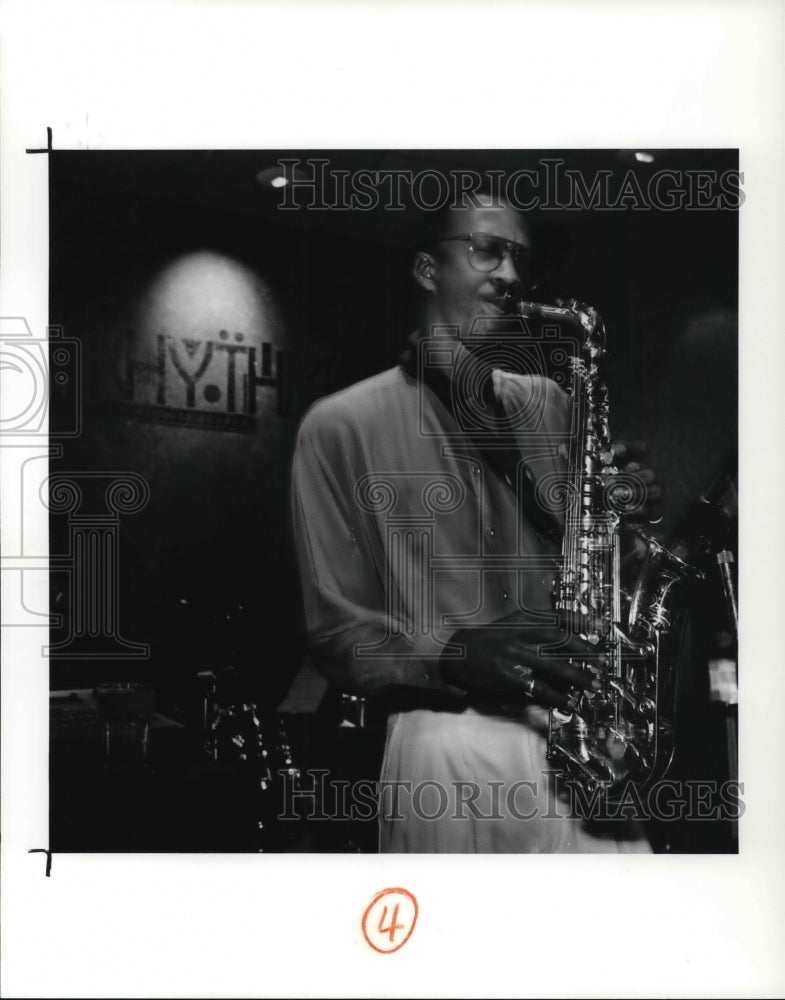  Press Photo Carlton Jones of Forecast plays with his saxophone- Historic Images