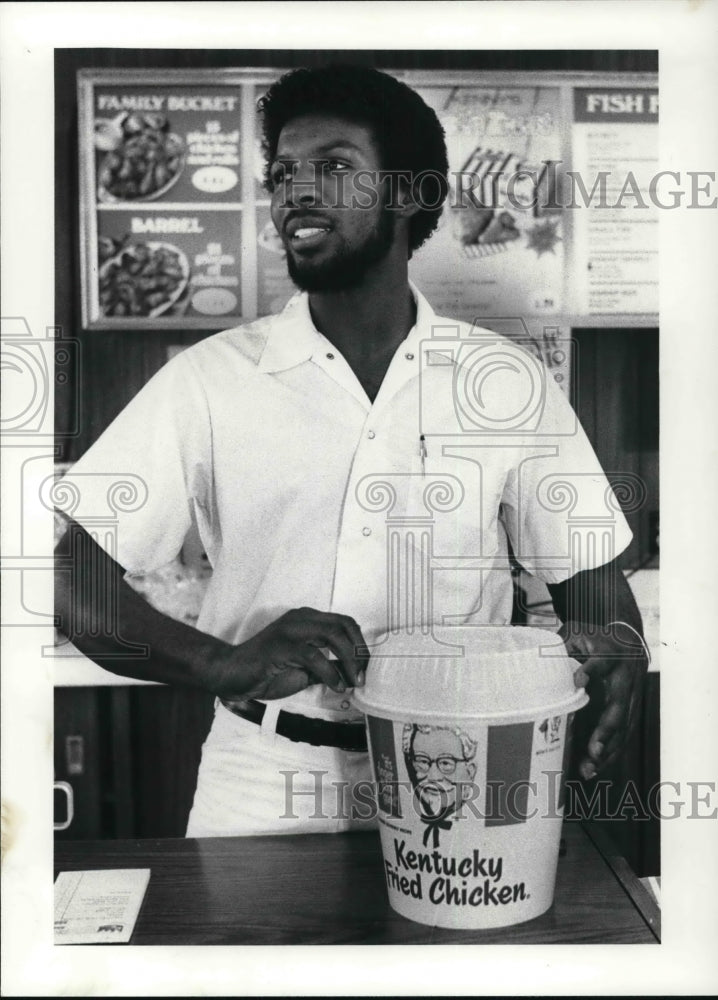 1980 Press Photo Kentucky Fried Chicken manager, Mack Jones- Historic Images