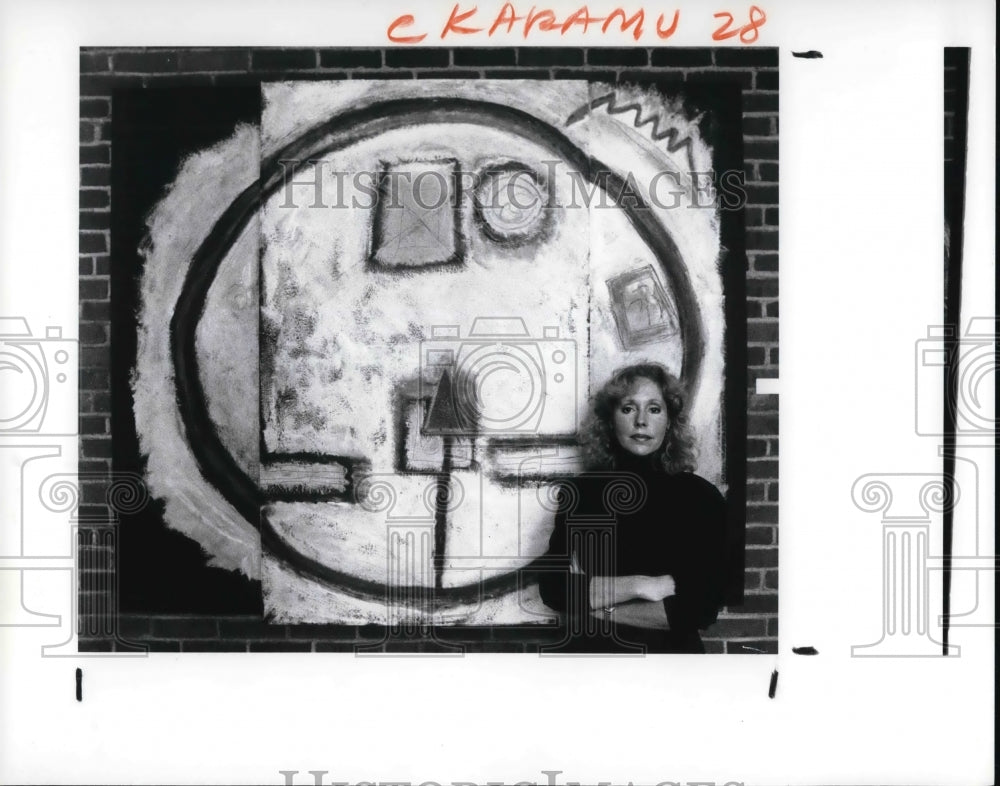 1989 Press Photo Beverly Bailis Litton Artist with her work at Karamu- Historic Images