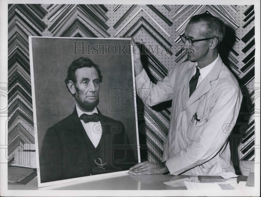 1966 Press Photo Abraham Lincoln portrait held by William Steony, Jr.- Historic Images