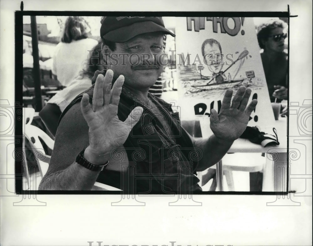 1988 Press Photo Jim Kroupa after crossing Lake Erie- Historic Images