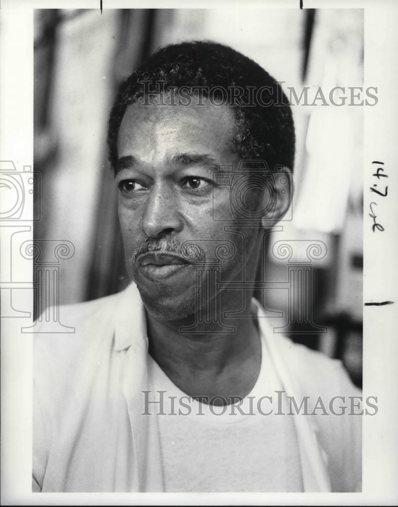 1987 Press Photo Eddie Luckett, manager of the uptown drug store- Historic Images