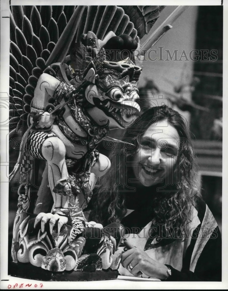 1987 Press Photo Rhoda Levinsohn&#39;s Exhibit at Mather Gallery- Historic Images